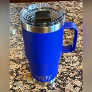 YETI Rambler 20 oz Mug, Stainless Steel, Insulated Stronghold Lid, Offshore Blue
